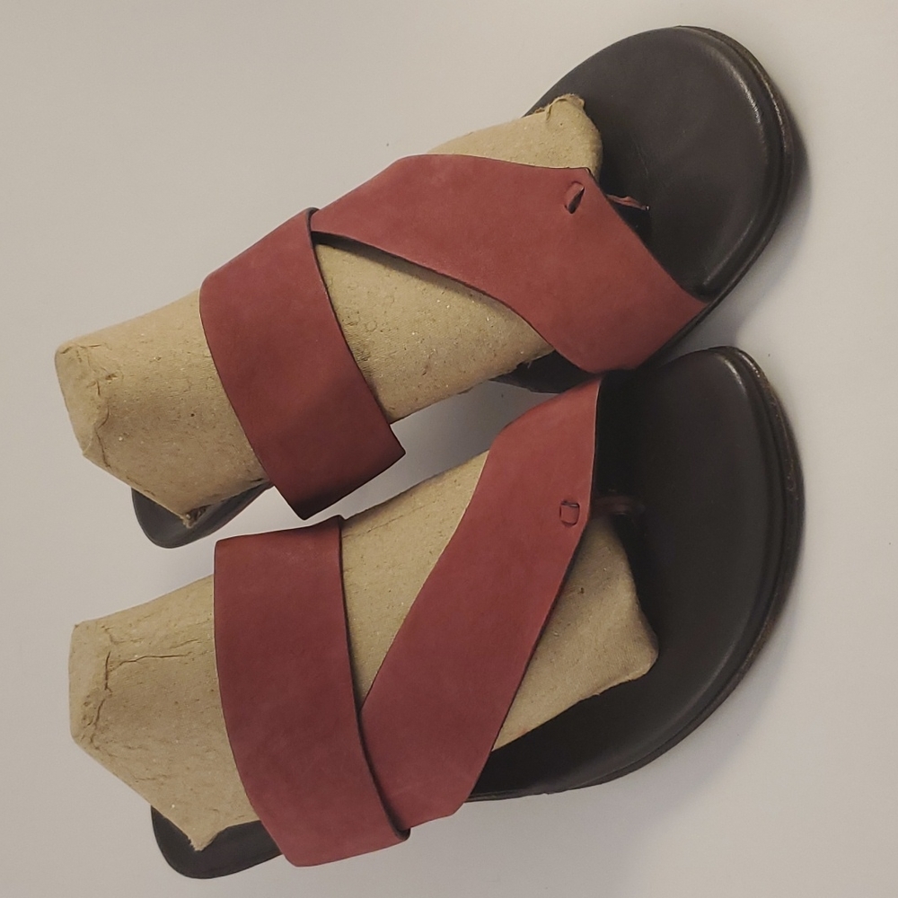 Donald J Pliner Viveca Raspberry Suede Sandal 10 N